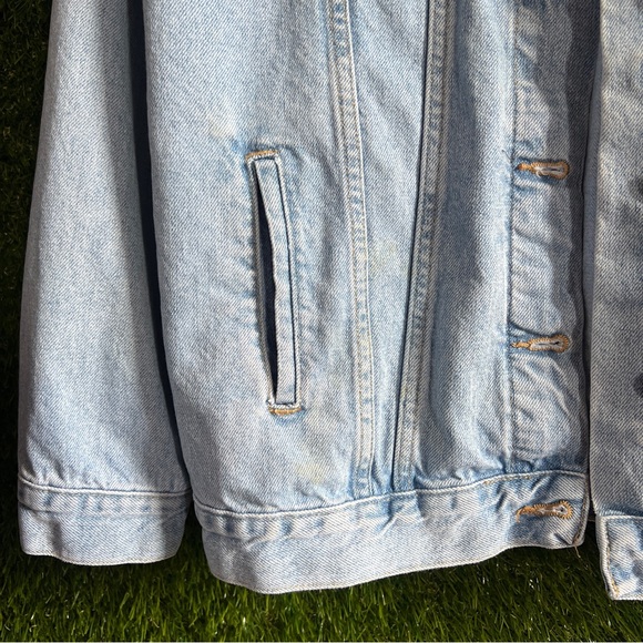 Forever 21 Denim Jean Jacket - Picture 4 of 7